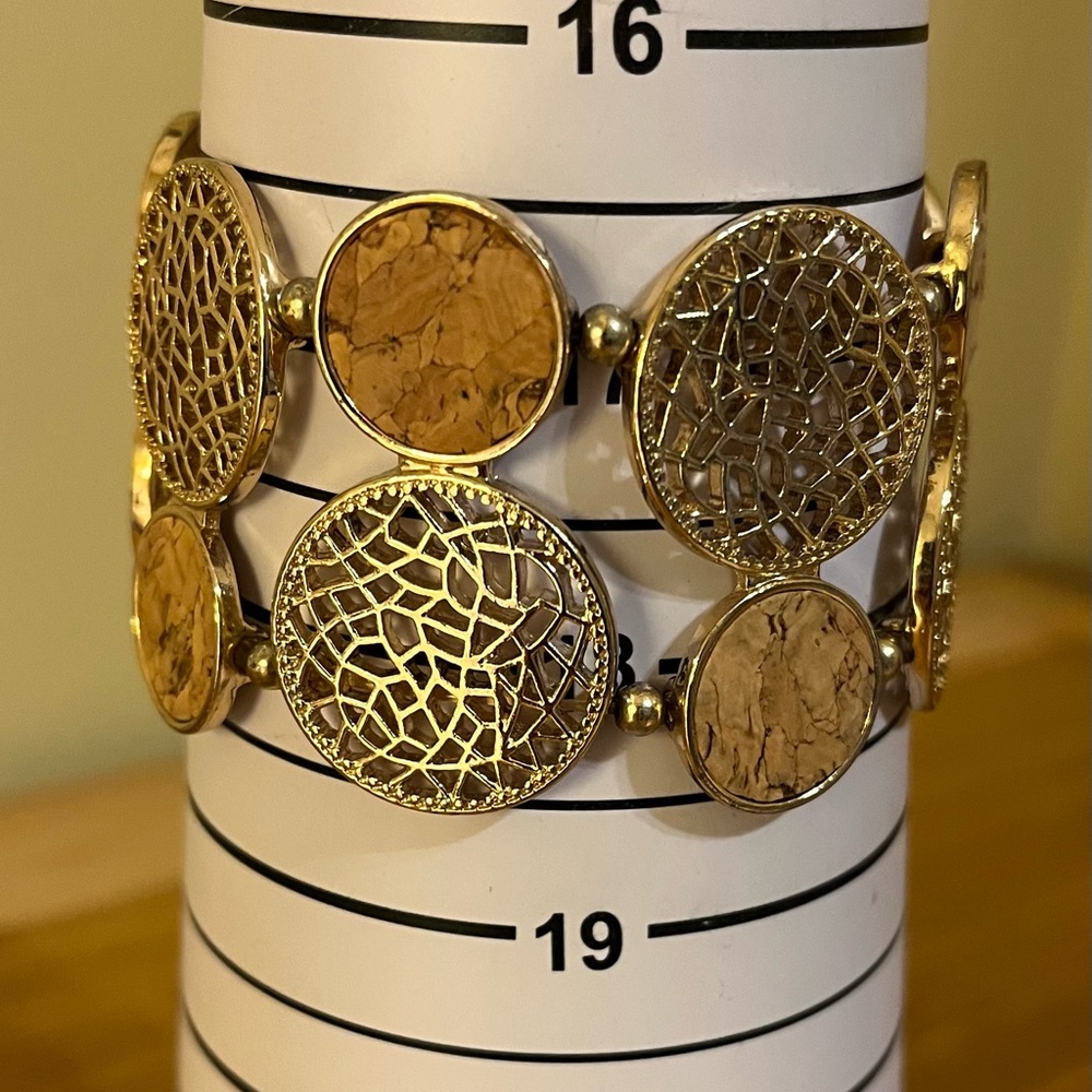 Very unique gold tone and cork elastic bracelet size 7 1/2 and 1 3/4 inch wide - Picture 5 of 6